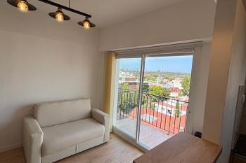 En venta. Excelente departamento de un ambiente a la calle con balcón saliente - Mar del Plata